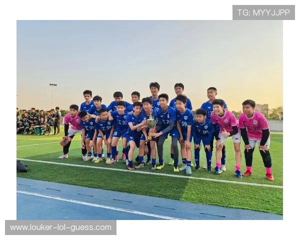 如何向足球球星要签名并获得珍贵合影的技巧与建议