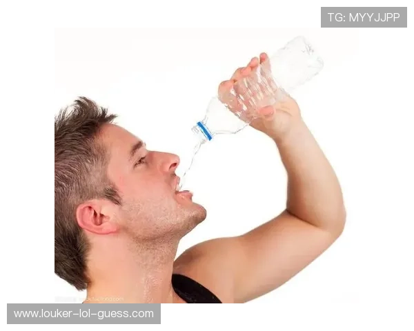 足球球星如何科学补水提升体能表现 专家解读运动员补水的重要性